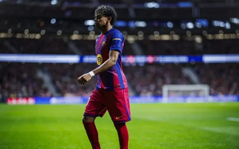 قدم.. لامين يامال يفوز بجائزة أفضل لاعب في الدوري الإسباني